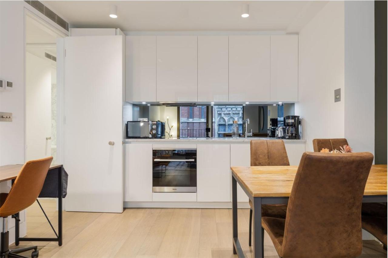 Synergy The Strand London Luaran gambar